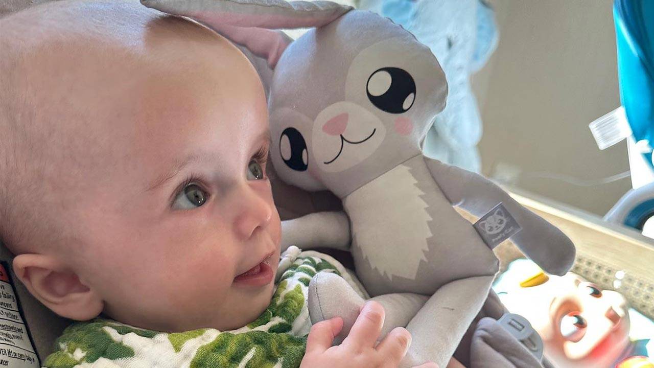 Does Paris Hilton Baby Phoenix have Hydrocephalus? Big Size Head Photo